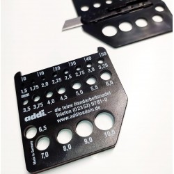 Needle sizer with knife