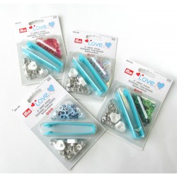 Colored brass snap buttons...